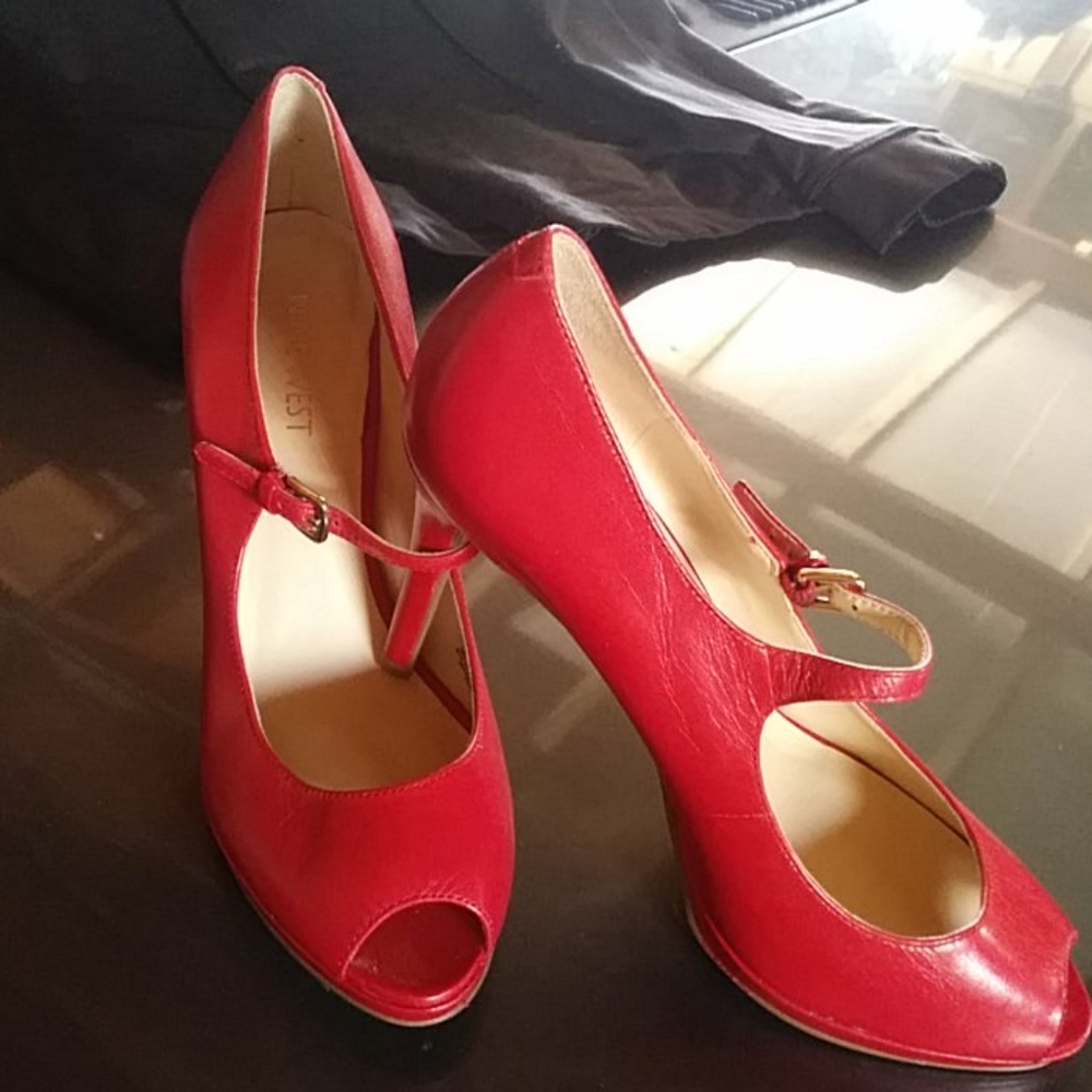Nine West Size 8M Red leather high heels shoes